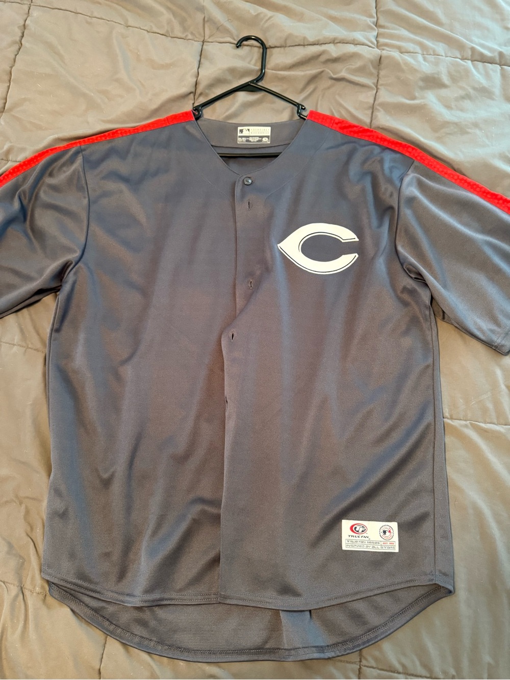 Cincinnati Reds jerseys - Picture 5 of 7